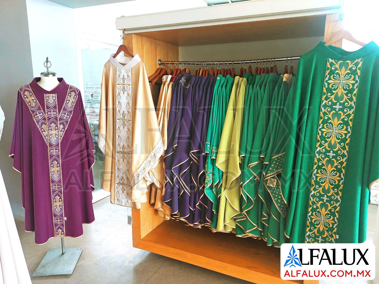 Alfalux PRENDAS Casulla Alba Dalmatica (10)